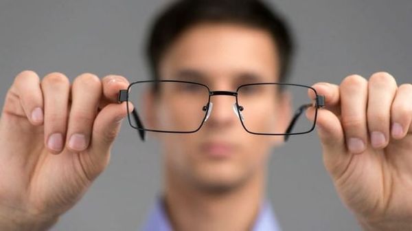 không đeo kính có tăng độ không