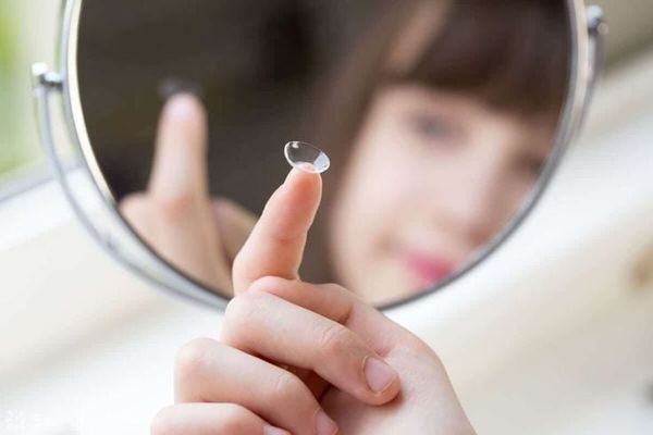 bị cận không đeo kính có tăng độ không