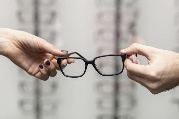 Đeo kính nhiều có tốt không