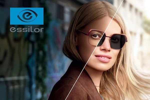 giá tròng kính essilor