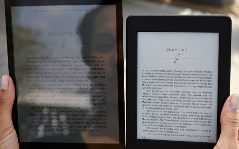 Đọc trong 3 phút biết ngay nên mua máy đọc sách hay Ipad