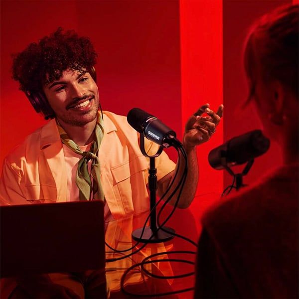 Micro thu âm Podcast Shure MV7i