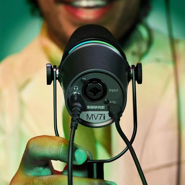 Micro thu âm Podcast Shure MV7i