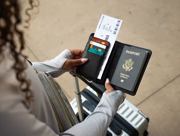 Ví hộ chiếu Satechi Vegan-Leather FindAll™ Passport Cover