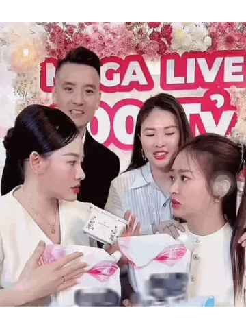 Sốc: Chủ 1 kênh TikTok vừa livestream bán hàng kiếm tiền tỷ/ phút, đủ tiền chốt liền 2 căn biệt thự trong chưa đầy 1 ngày