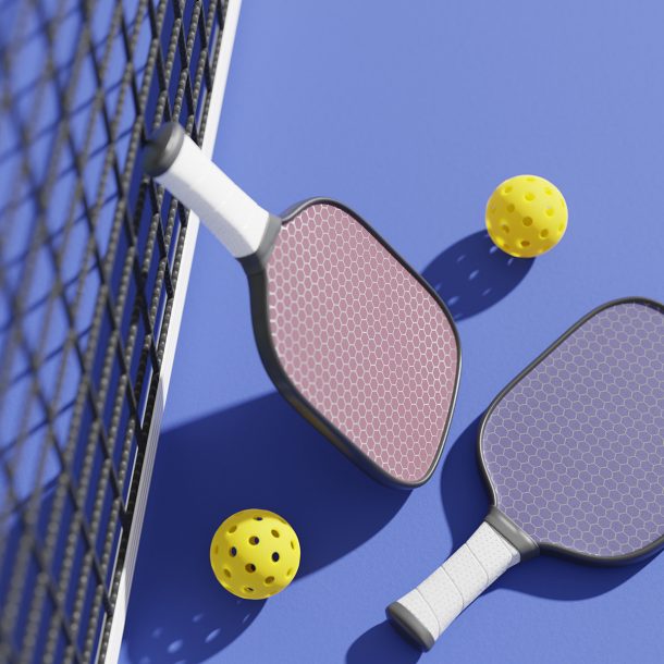 Pickleball thả ga cùng gọng kính thể thao cao cấp
