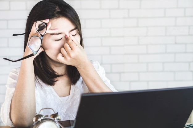 Đeo kính cận cao hơn độ thật có sao không? Lời khuyên cho người đang đeo kính sai độ!