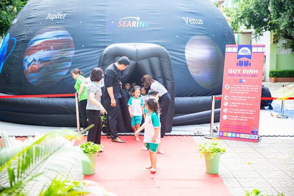 Khám Phá Công Nghệ Chiếu Phim Vòm Tại STEM DOME
