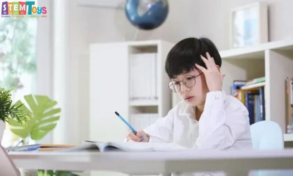 Dần dần tăng thời gian trẻ cần phải tập trung cho hoạt động của mình