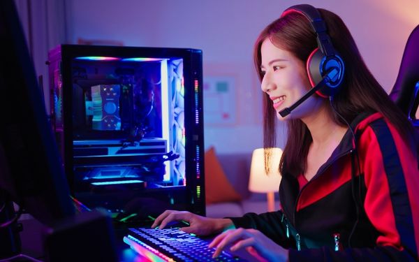 Top 5 Món Đồ Công Nghệ Làm Quà Tặng 8/3 Thú Vị Cho Chị Em