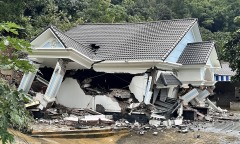 Sập biệt thự ở Hà Nội, 8 người thoát nạn