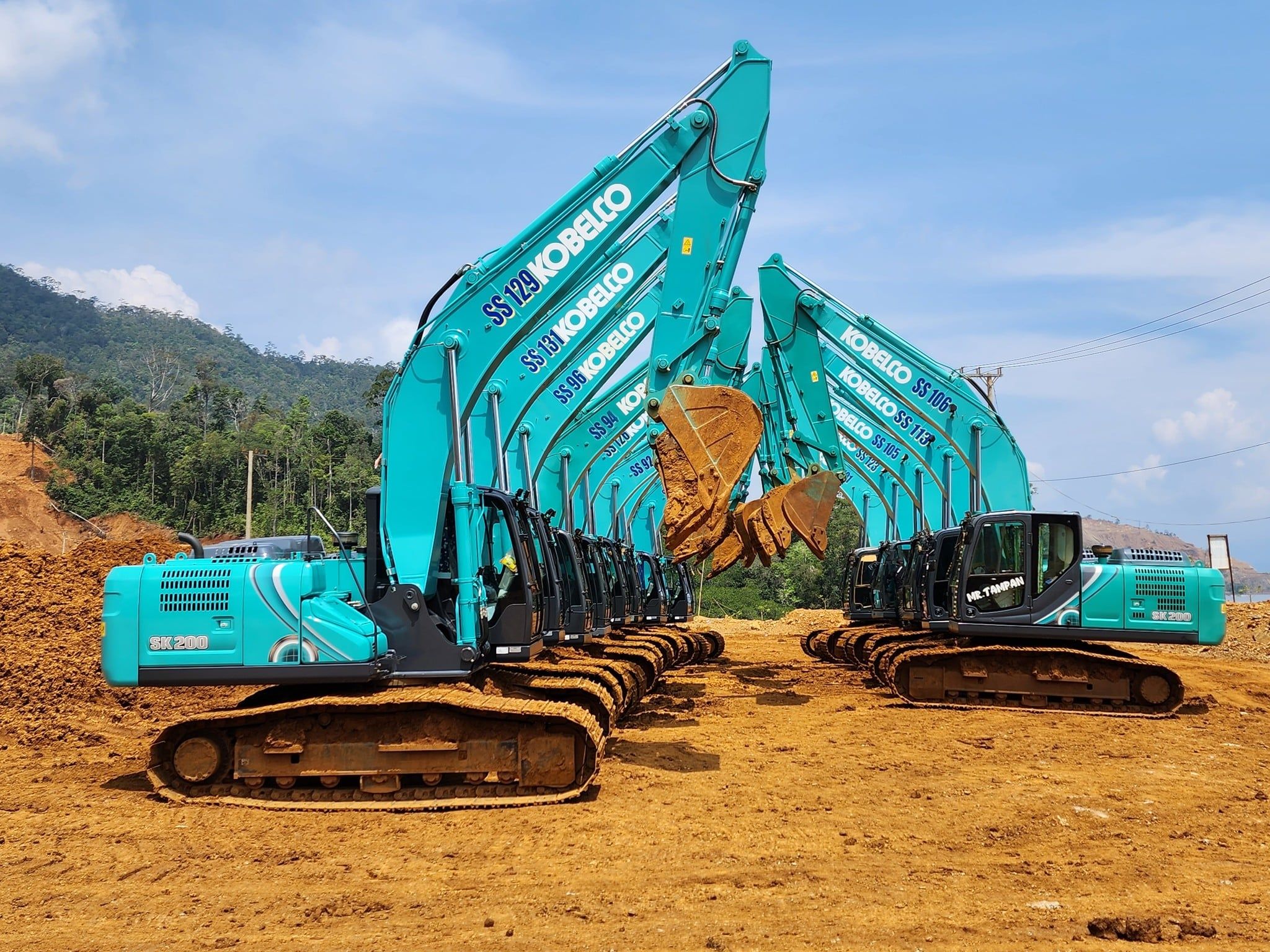 Ưu nhược điểm của máy xúc đào Nhật Bản và máy xúc đào Trung Quốc - Nên chọn mua máy xúc đào tại Nhật Bản hay Trung Quốc?