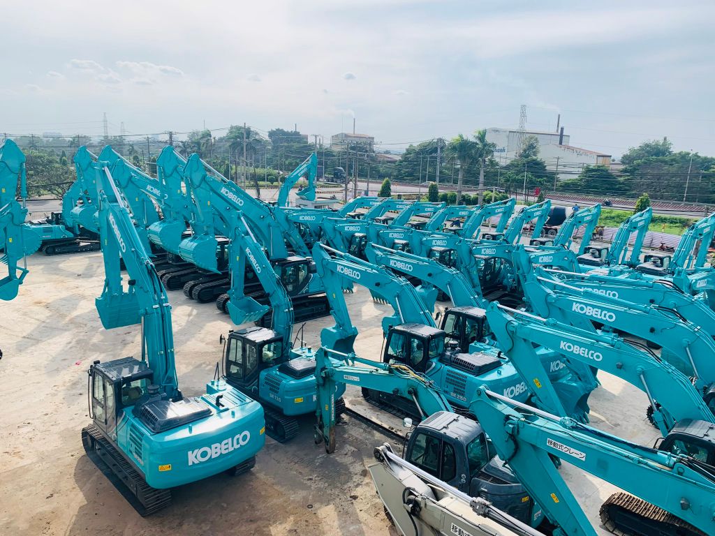 MÁY XÚC ĐÀO KOBELCO LƯỚT CHÍNH HÃNG .