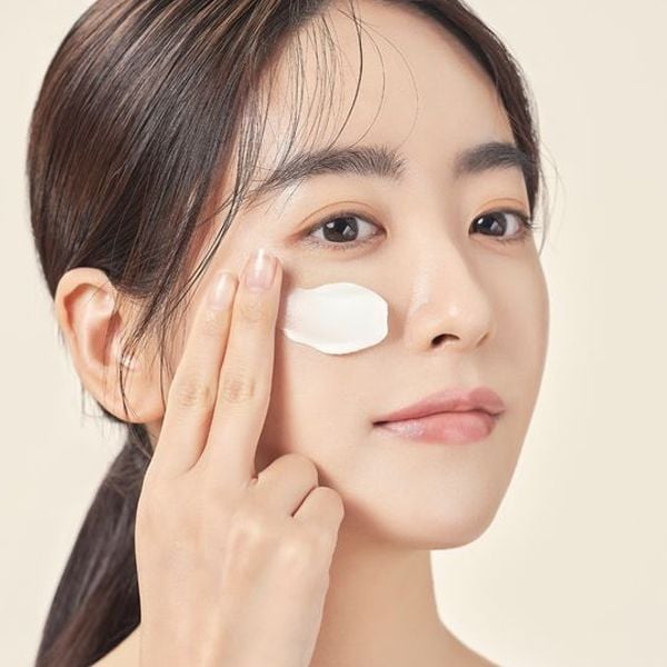 DÙNG KEM DƯỠNG ẨM CÓ CHỐNG NẮNG KHÔNG 2