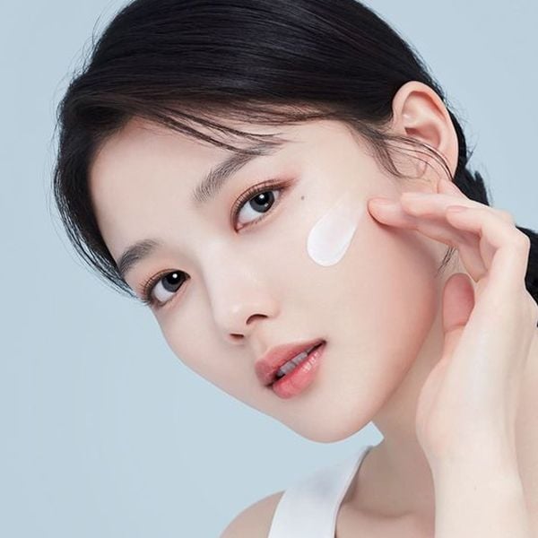 DÙNG KEM DƯỠNG ẨM CÓ CHỐNG NẮNG KHÔNG 1