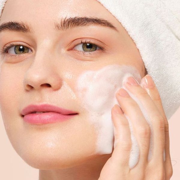CÁCH CHỌN SỮA RỬA MẶT TRỊ MỤN HIỆU QUẢ DÀNH CHO DA DẦU