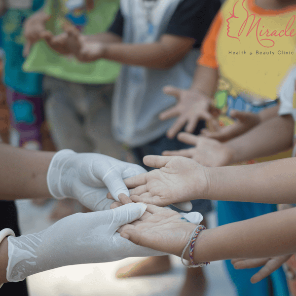 Nhận Biết Sớm Dấu Hiệu và Triệu Chứng Của Bệnh Tay Chân Miệng Ở Trẻ Em