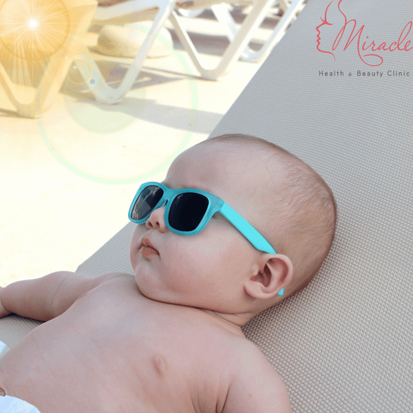 Tắm nắng cho trẻ sơ sinh: Lợi ích và rủi ro từ góc nhìn khoa học hiện đại