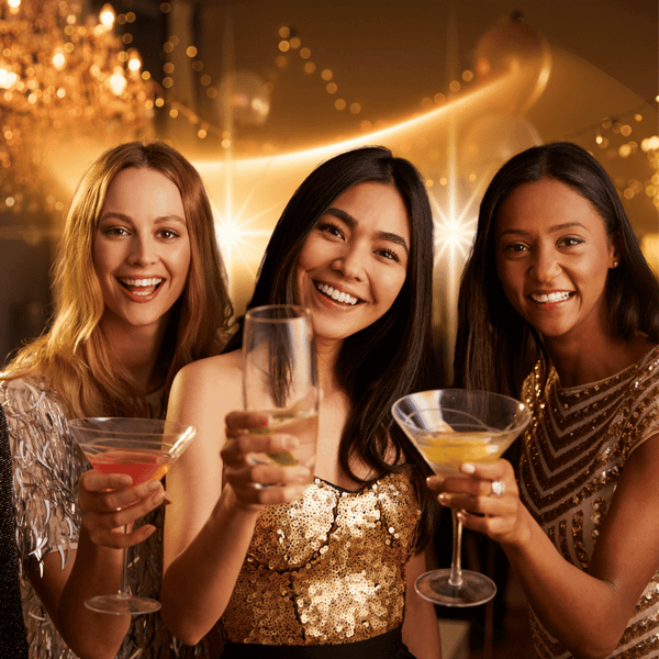 ĐỂ TOẢ SÁNG Ở CÁC BỮA TIỆC CUỐI NĂM: Bí Quyết Giúp Chị Em Rạng Ngời, Tự Tin Và Tỏa Sáng