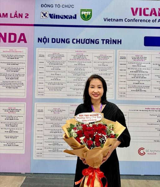 Ts.Bs Kiều Thơ tại Hội Nghị Khoa Học & Triễn Lãm Thẩm Mỹ Nội Khoa Việt Nam lần 2.