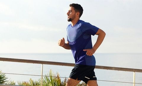 Những điều cần biết về chất liệu polyester trong trang phục chạy bộ