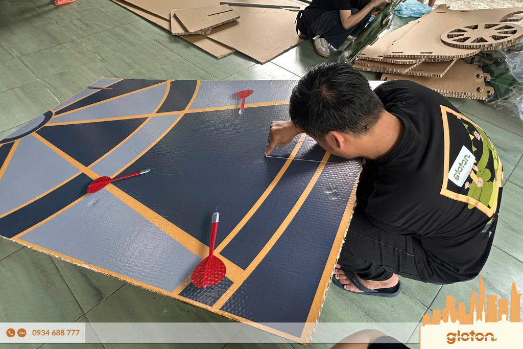 Gloton installed a dartboard made of cardboard at the SOS Children's Village