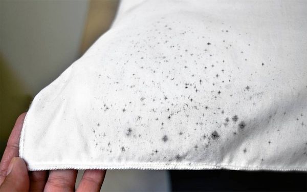 Cách làm mất vết thâm kim trên áo bằng lòng trắng trứng