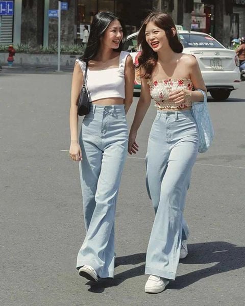 Quần ống rộng với áo 2 dây