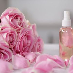 Công dụng của tinh dầu hoa hồng và cách sử dụng chúng