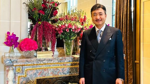 Hideharu Ota, chủ tịch thứ 10 của Daishichi Sake, đến Pháp dự sự kiện (ảnh tác giả)