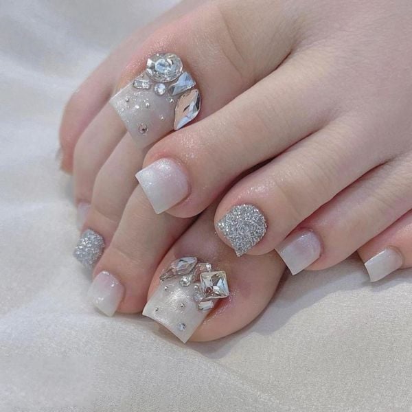Top 35+ mẫu nail chân đính đá sang trọng đẹp ấn tượng