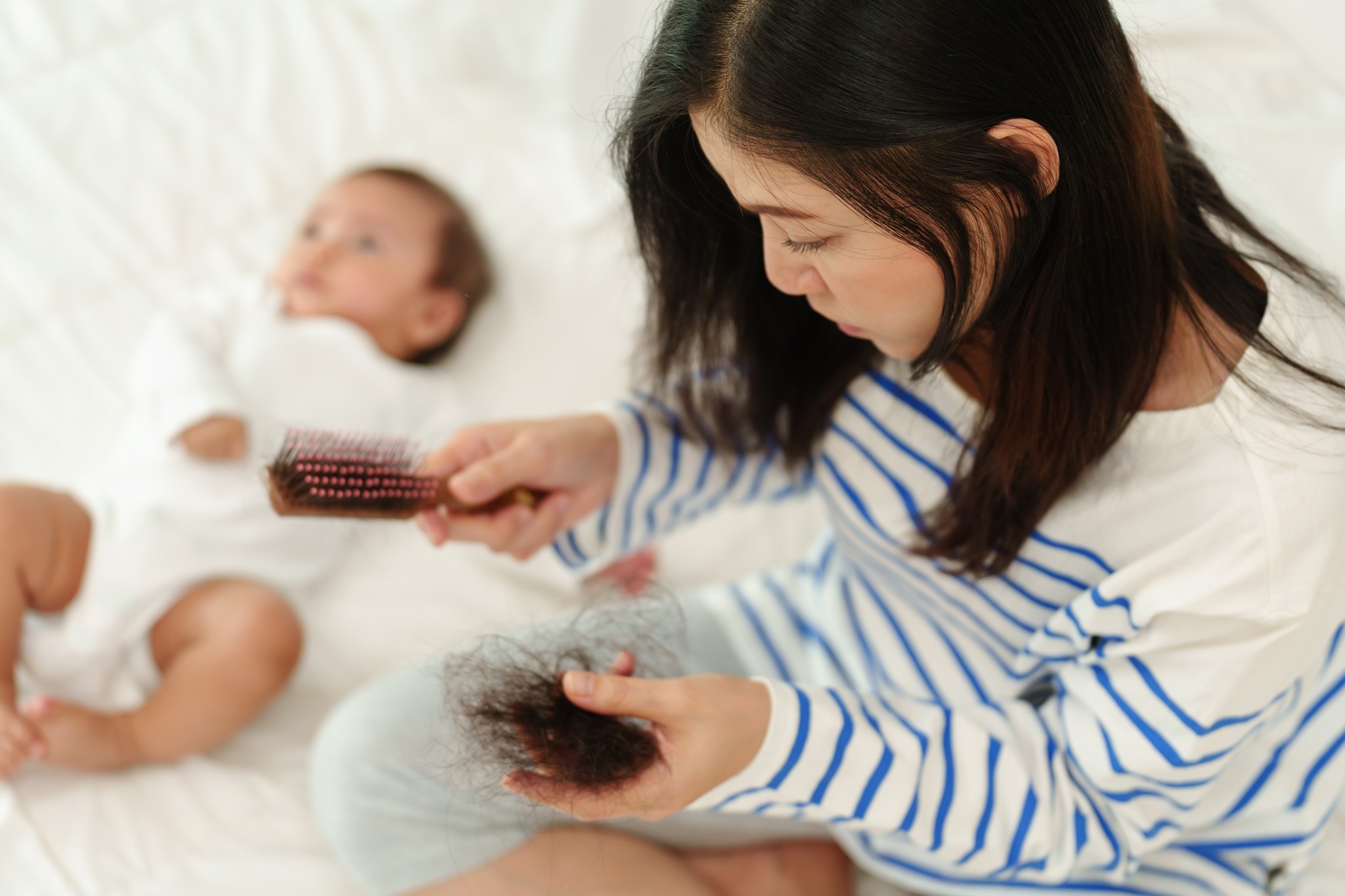 10 Nguyên Nhân Rụng Tóc Phổ Biến