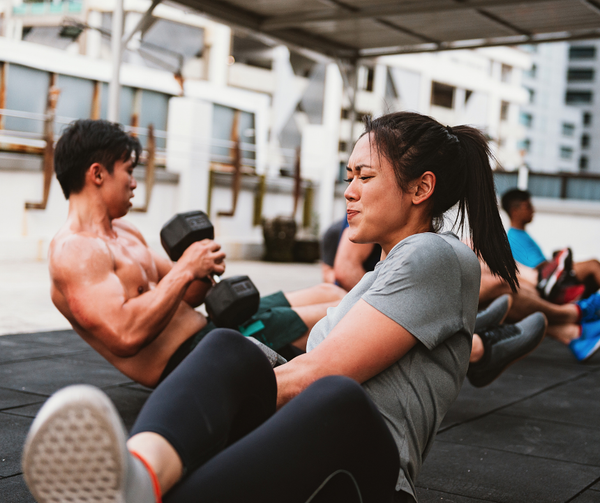 Cross-training (tập chéo) giúp runner phát triển toàn diện thể lực nhờ kết hợp chạy, đạp xe, bơi, gym hay yoga trong kế hoạch tập luyện.