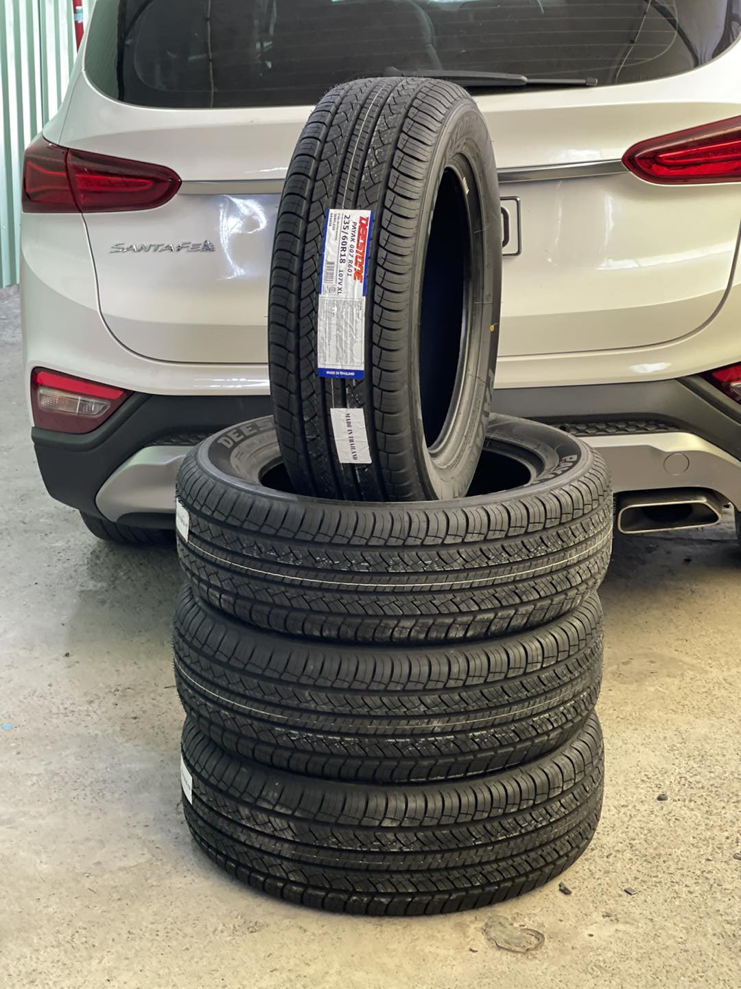 Deestone 235/60R18 R601.