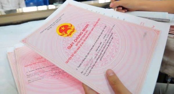 Rủi ro khi nhờ người khác đứng tên mua bất động sản và cách bảo vệ quyền lợi như thế nào?