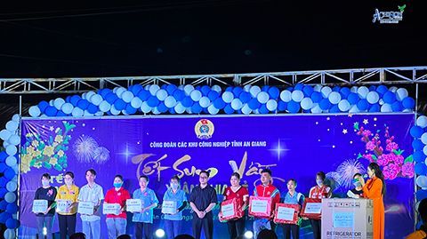 ACHISON attended the "Warm Reunion - Sharing Spring" Tet event at Binh Hoa Industrial Zone