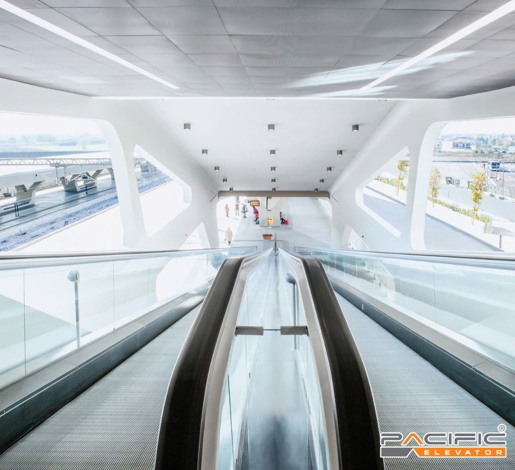 Thang băng chuyền là gì? Những ưu điểm nổi bật của loại thang băng chuyền mà bạn nên biết