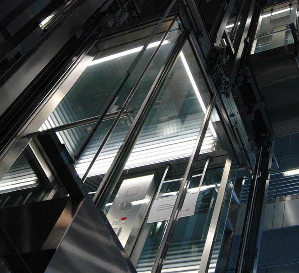 Nguyên nhân thang máy rơi tự do và cách xử lý để bạn luôn an toàn