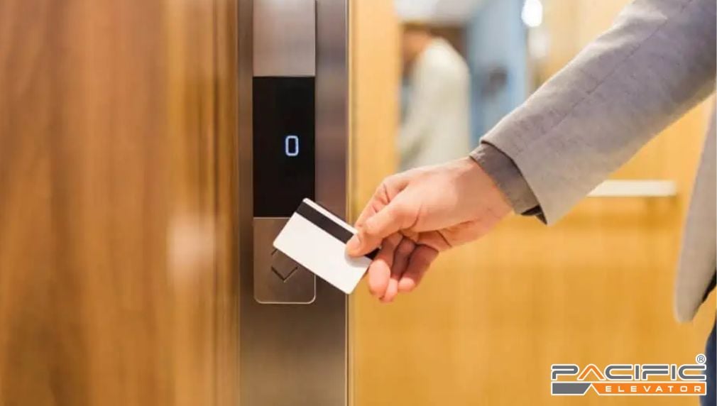 hình ảnh minh hoạ sử dụng thẻ từ thang máy