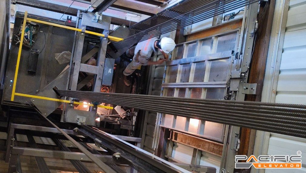 kỹ thuật Pacific lắp đặt thang máy tải hàng