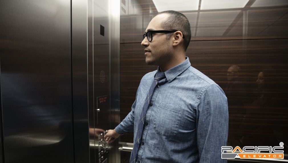 chóng mặt khi đi thang máy