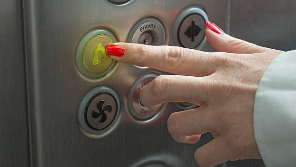 thang máy bị kẹt và cách khắc phục