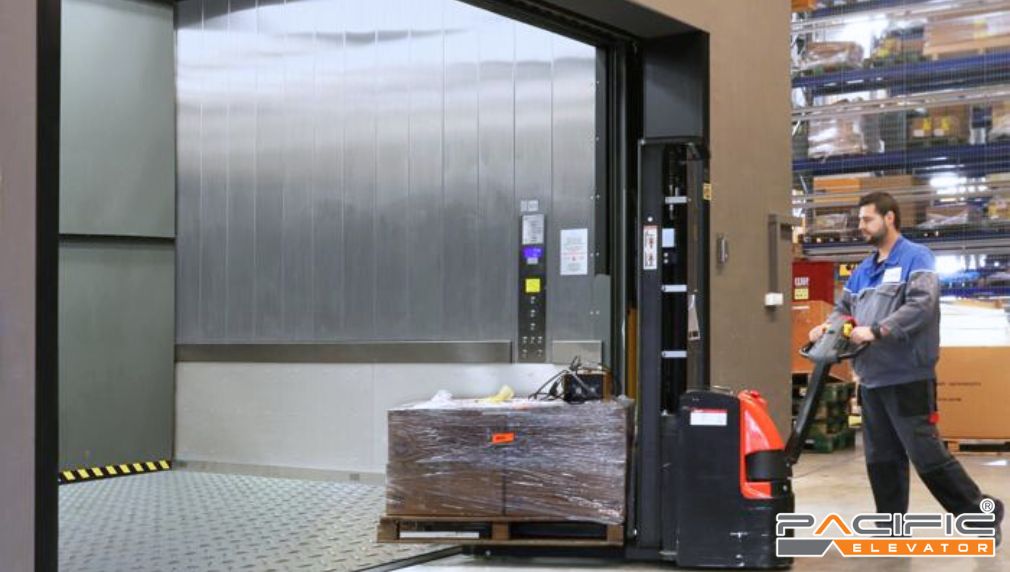 hình ảnh minh hoạ thang máy tải hàng kèm người