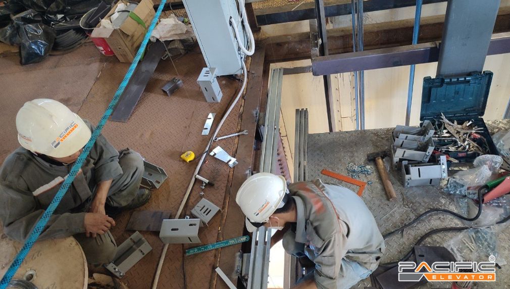 đội ngũ kỹ thuật viên thang máy Pacific