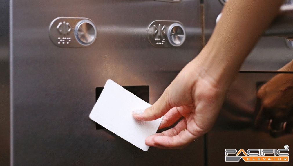 hình ảnh minh hoạ sử dụng thẻ từ thang máy
