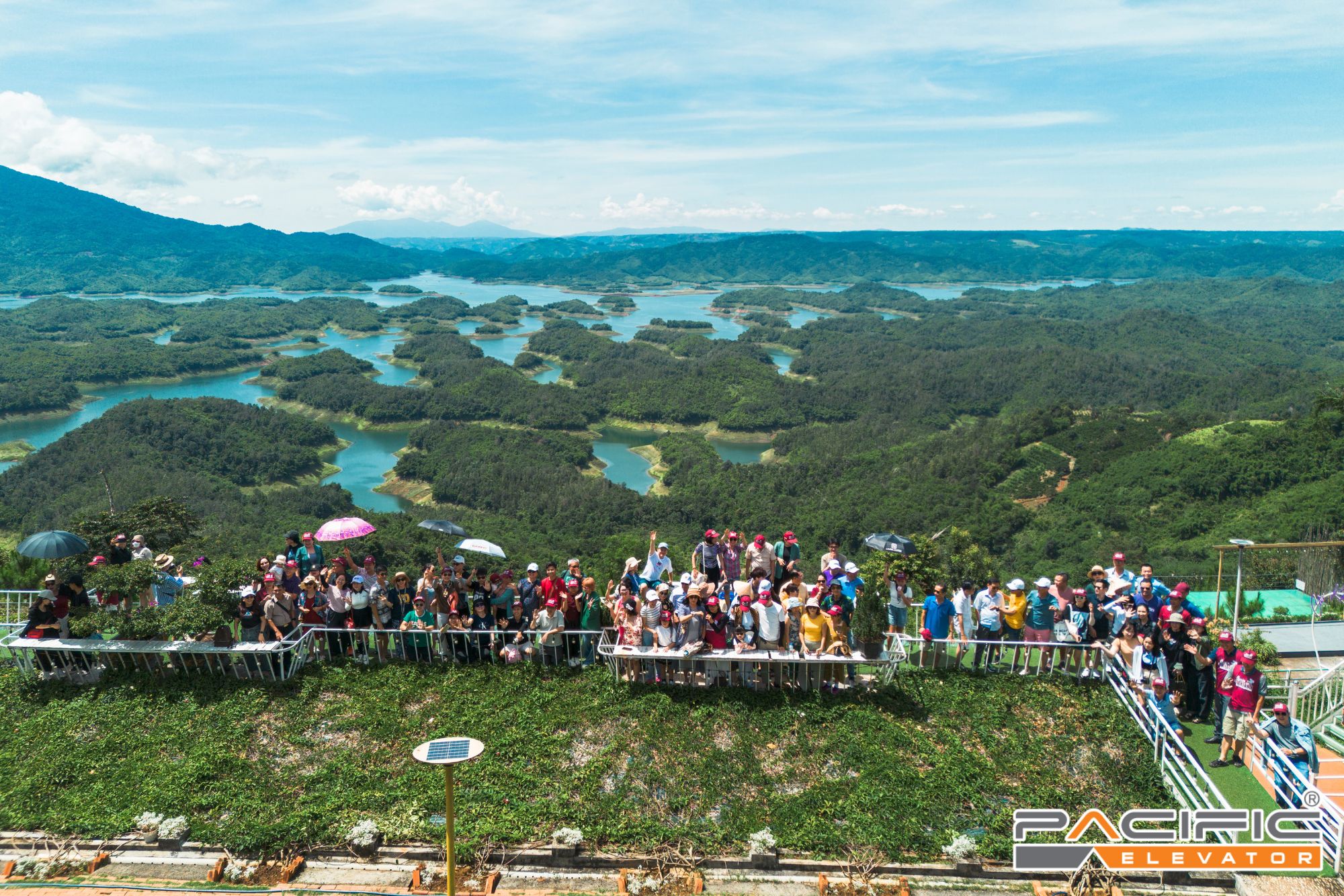 Đoàn xe di chuyển