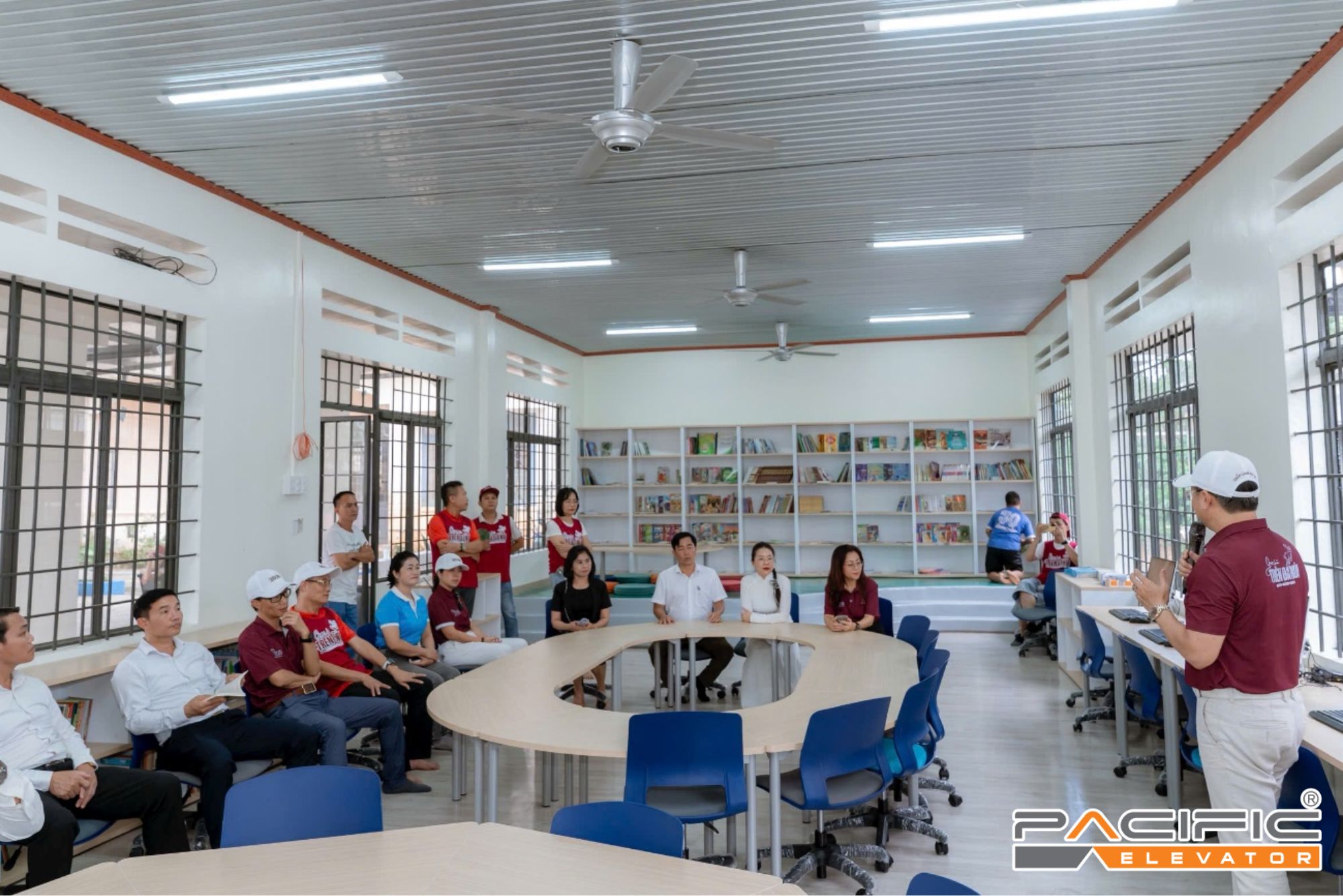 thư viện đạt chuẩn quốc gia