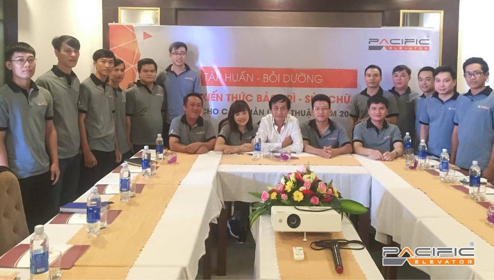 Hình ảnh của đoàn kỹ thuật tham gia khóa tập huấn của Công ty TNHH Thang Máy Pacific
