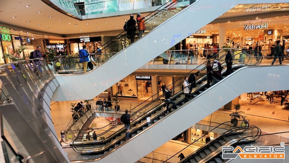 Thang cuốn tại trung tâm thương mại