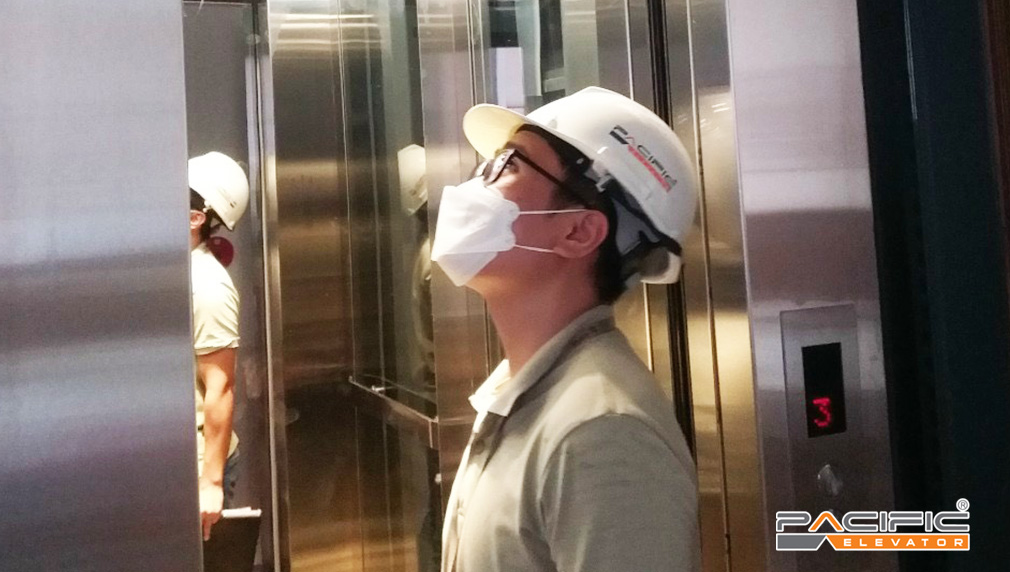 Hình ảnh kỹ thuật viên Thang Máy Pacific lắp thang máy tại một dự án